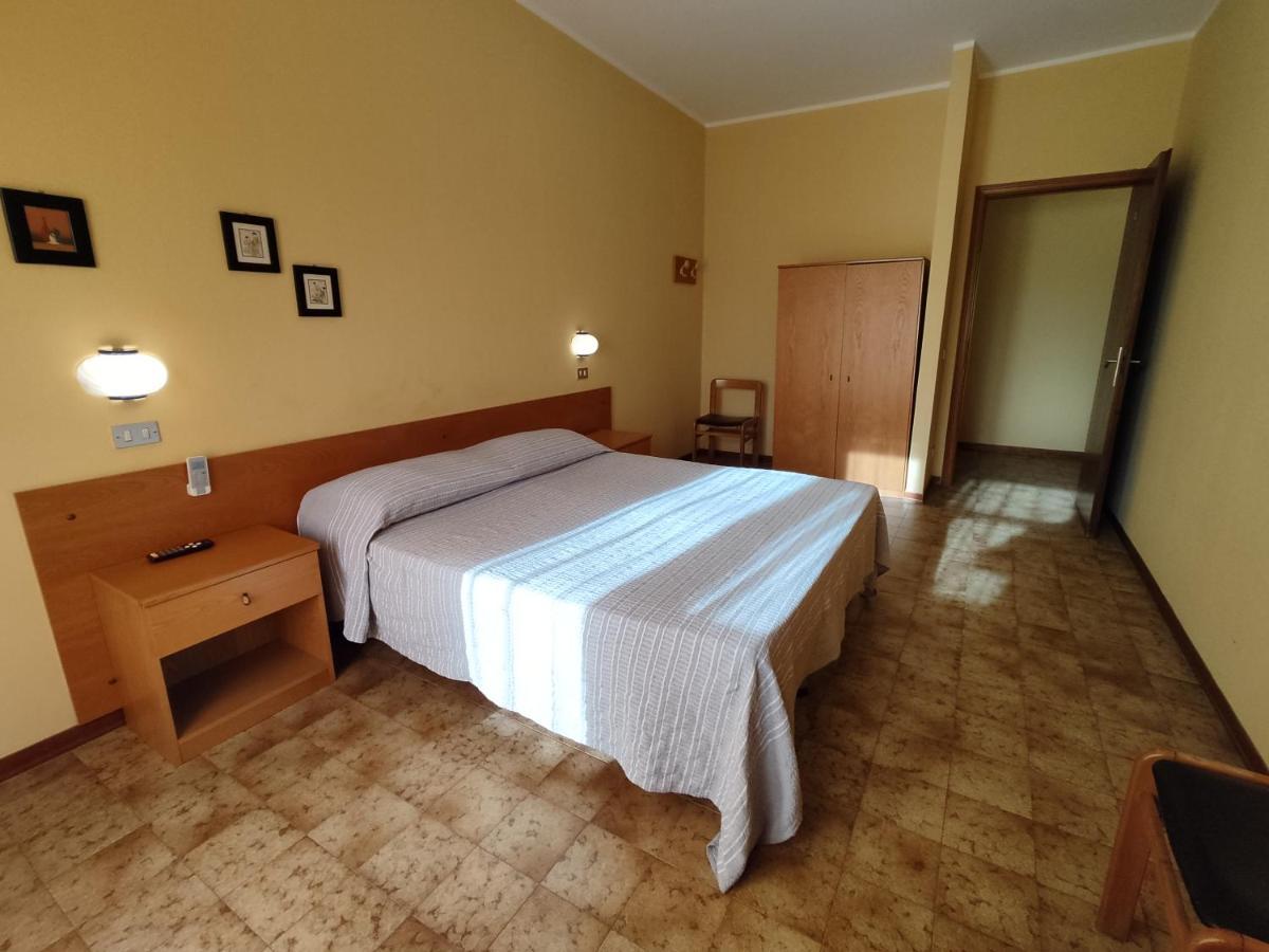 וילה סן ג'ובאני Hotel Il Dollaro מראה חיצוני תמונה
